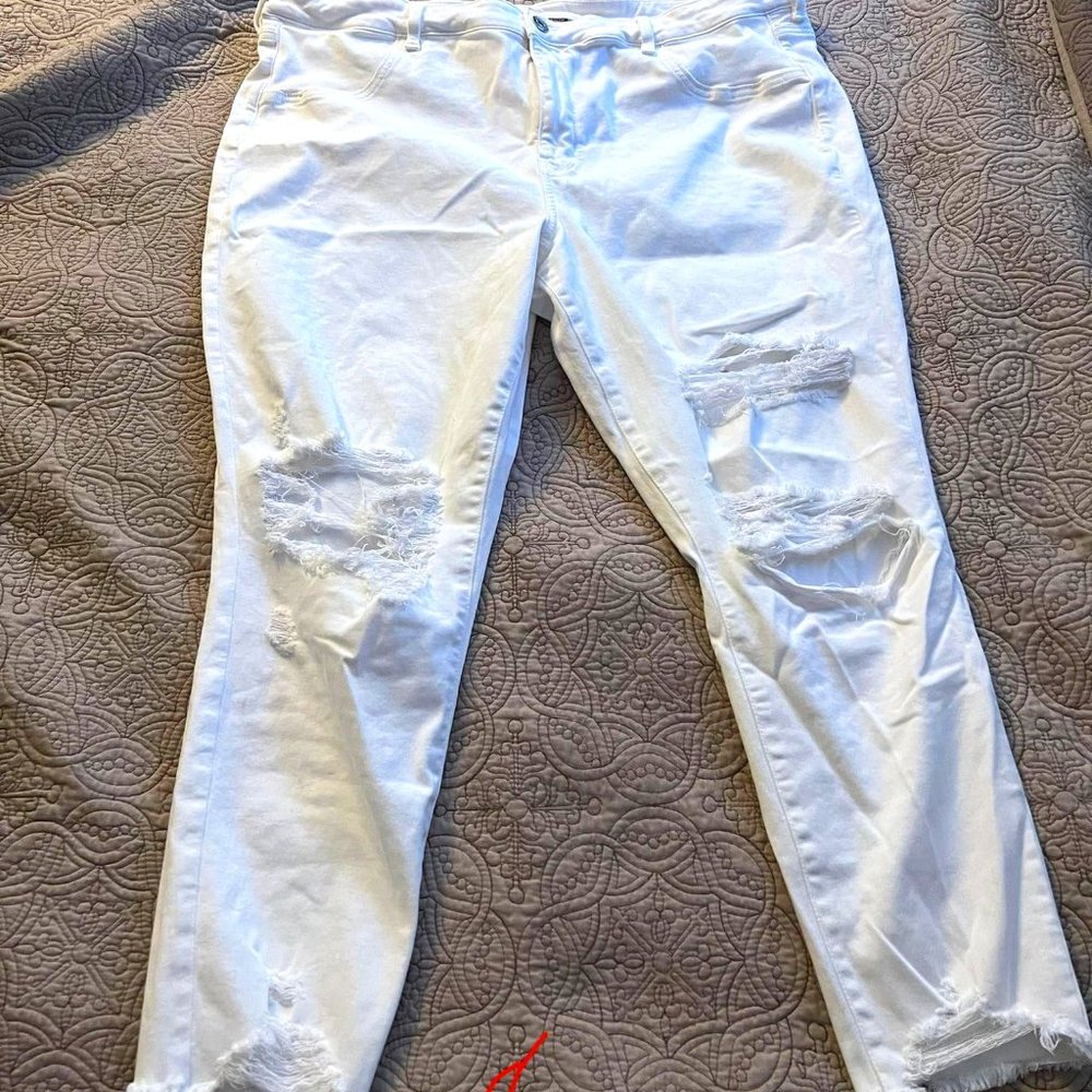 American Eagle White Distressed Stretch Jean SZ 24